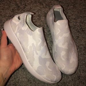 NWT Juicy Couture Slip on Sneakers